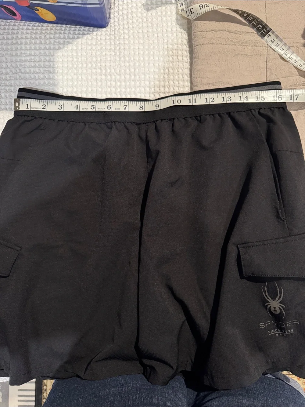 Spyder Men’s Performance Elastic waist drawstring cargo shorts Black Men’s 33”